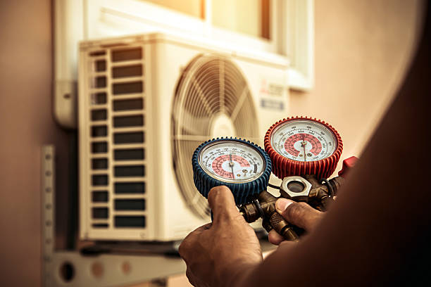 Professional Hvac technician working in Hillview, KY